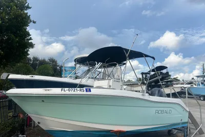 Robalo R180 Center Console