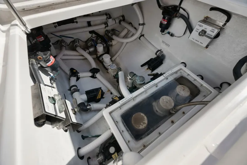 T/t No Shortcuts Yacht Photos Pics 2020 Invincible Open Fisherman boat plumbing and wiring system.