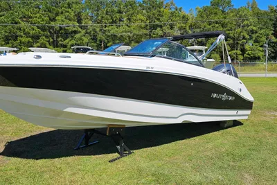NauticStar 223 DC Deck