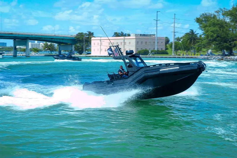  Yacht Photos Pics High-speed DGS 777 Military Version boat cruising on water, 2022 model.