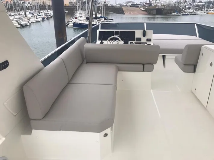  Yacht Photos Pics Prestige 680 model 2019 / Chehab Marine