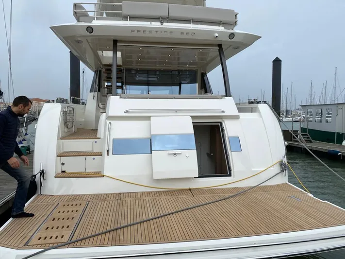  Yacht Photos Pics Prestige 680 model 2019 / Chehab Marine
