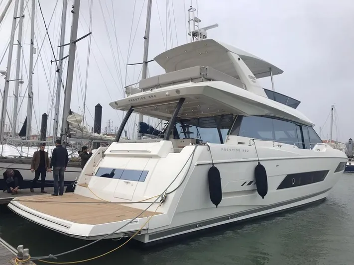  Yacht Photos Pics Prestige 680 model 2019 / Chehab Marine
