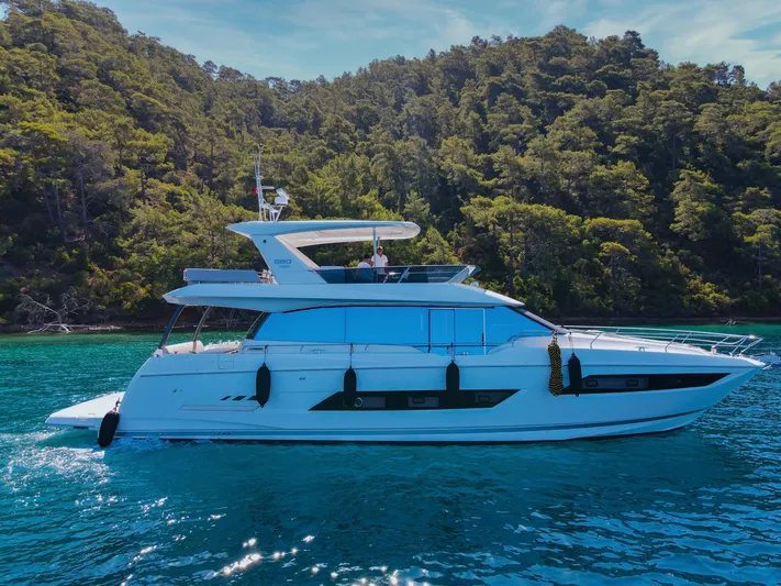  Yacht Photos Pics Prestige 680 model 2019 / Chehab Marine