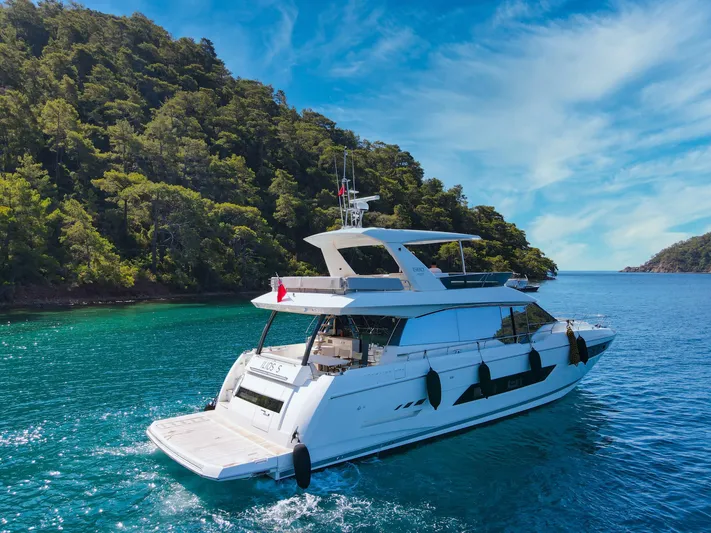  Yacht Photos Pics Prestige 680 model 2019 / Chehab Marine