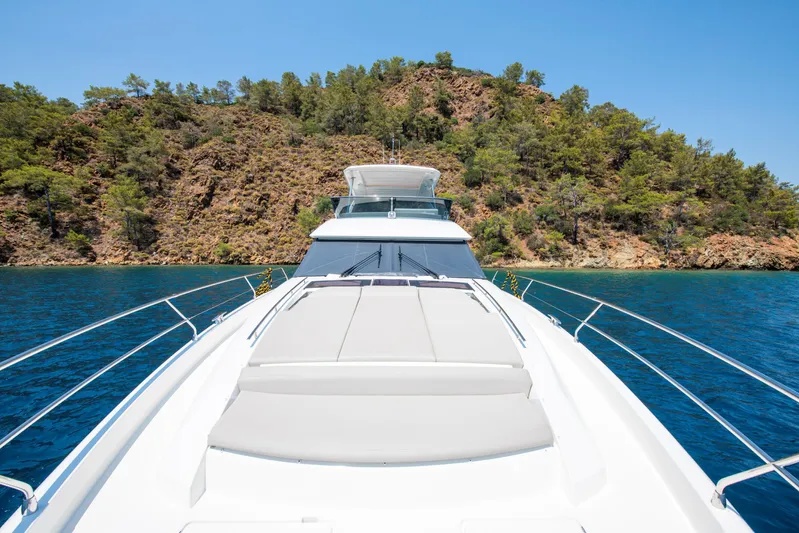  Yacht Photos Pics Prestige 680 model 2019 / Chehab Marine