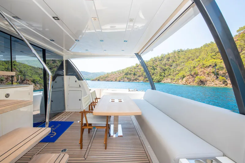  Yacht Photos Pics Prestige 680 model 2019 / Chehab Marine