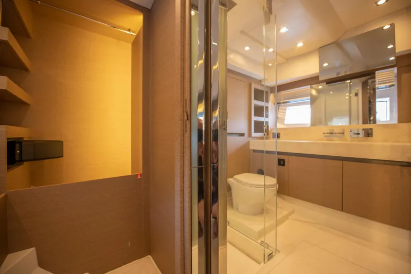  Yacht Photos Pics Prestige 680 model 2019 / Chehab Marine