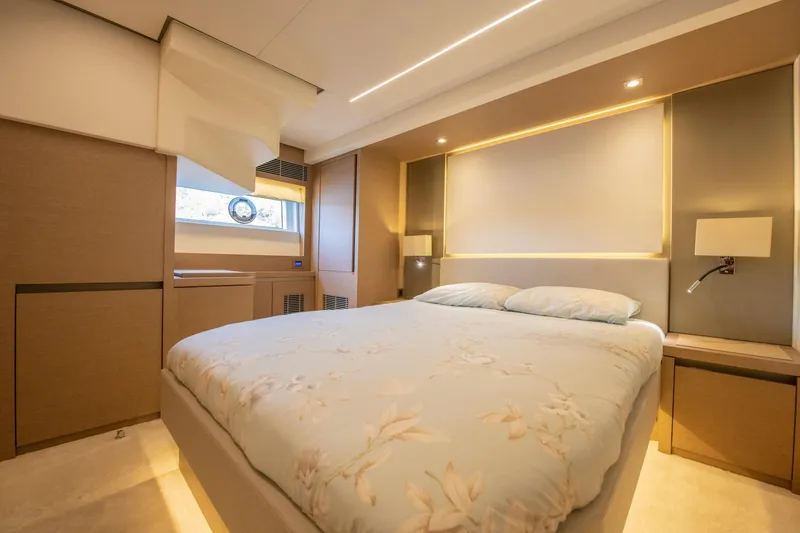  Yacht Photos Pics Prestige 680 model 2019 / Chehab Marine