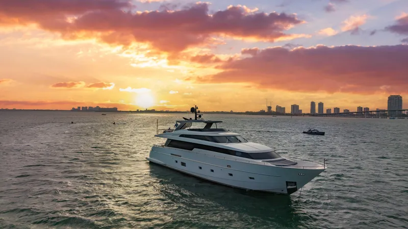 Astonish Yacht Photos Pics 