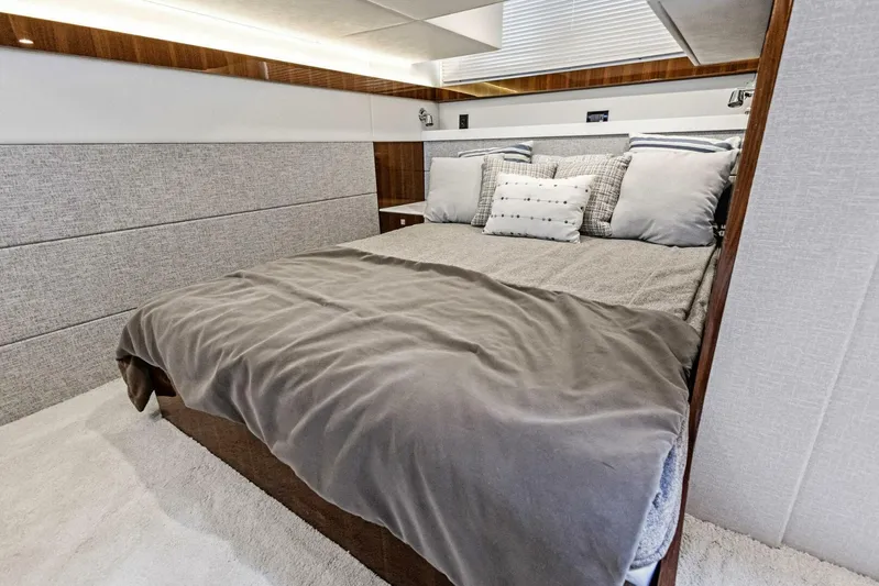 Bradventures Yacht Photos Pics Luxurious bedroom interior of 2023 Cruisers Yachts 42 Cantius with elegant bedding.