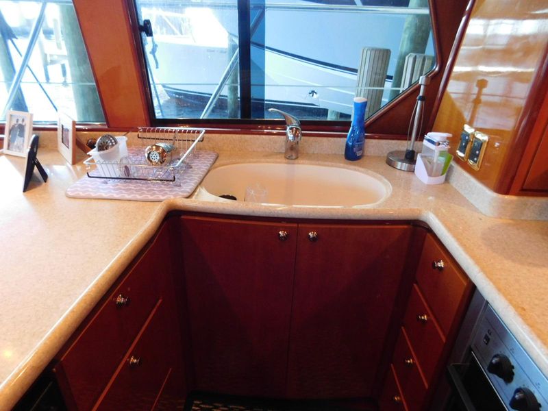 2005 Hampton 558 Pilothouse