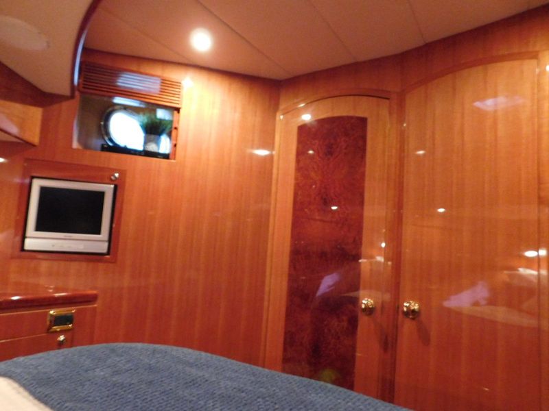 2005 Hampton 558 Pilothouse