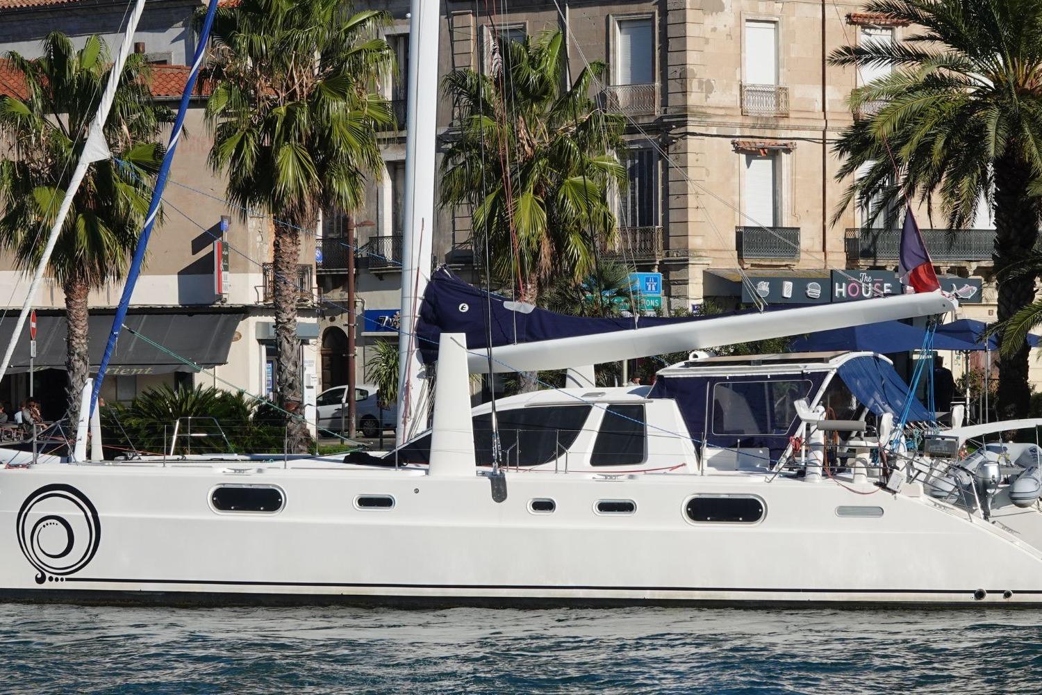 Catana 582