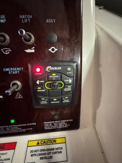 Josh'd Yacht Photos Pics Control panel of Sea Ray Sundancer 310, 2010 model.