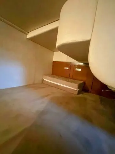 Josh'd Yacht Photos Pics Interior of 2010 Sea Ray Sundancer 310 yacht cabin.