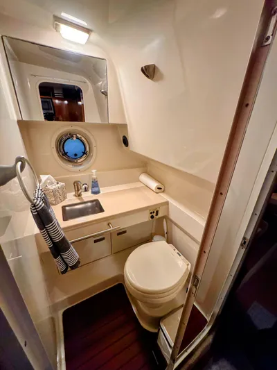 Josh'd Yacht Photos Pics Bathroom of 2010 Sea Ray Sundancer 310 yacht.