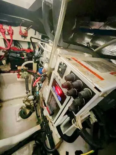 Josh'd Yacht Photos Pics 2010 Sea Ray Sundancer 310 engine compartment with wiring and controls.