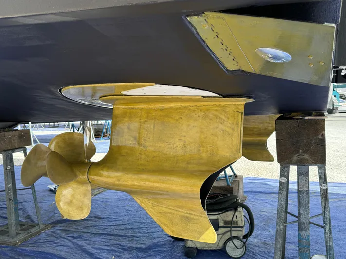 Happy Daze IV Yacht Photos Pics 