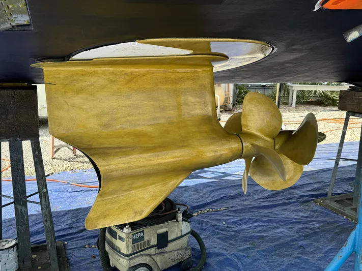 Happy Daze IV Yacht Photos Pics 