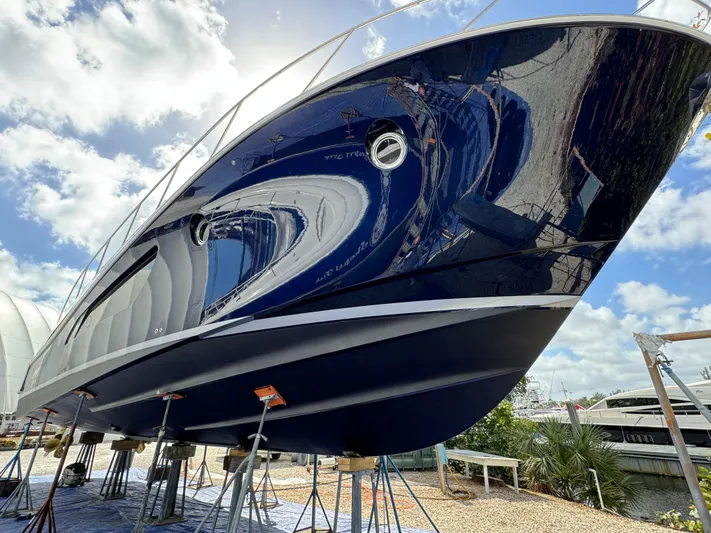 Happy Daze IV Yacht Photos Pics 