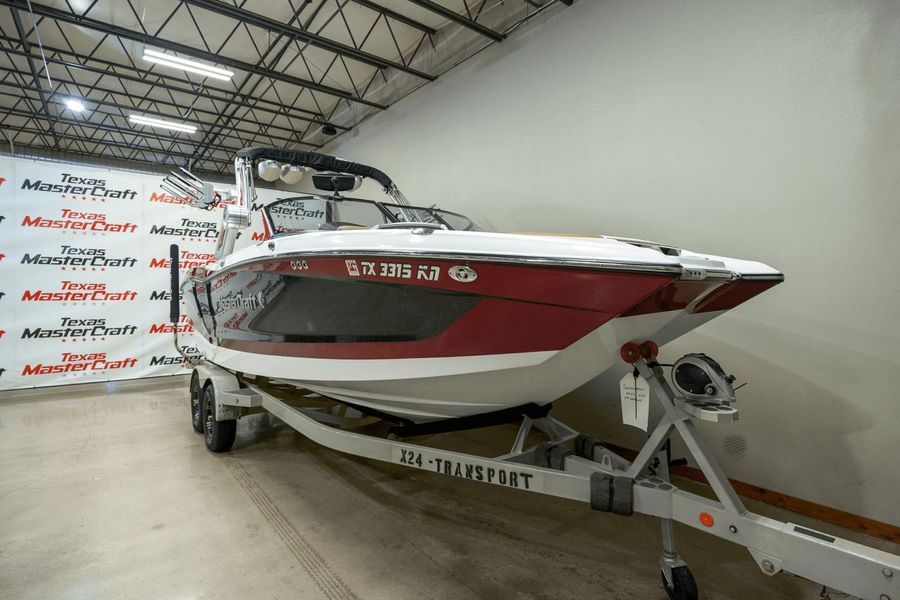 2022 MasterCraft X24