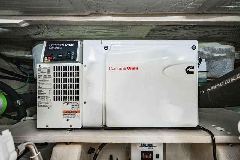 Happy Daze IV Yacht Photos Pics 