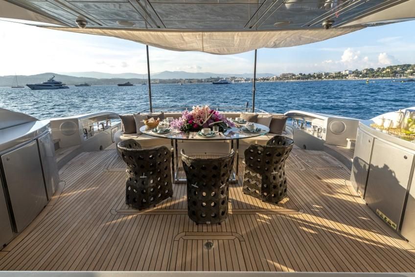 2013 Pershing 108 