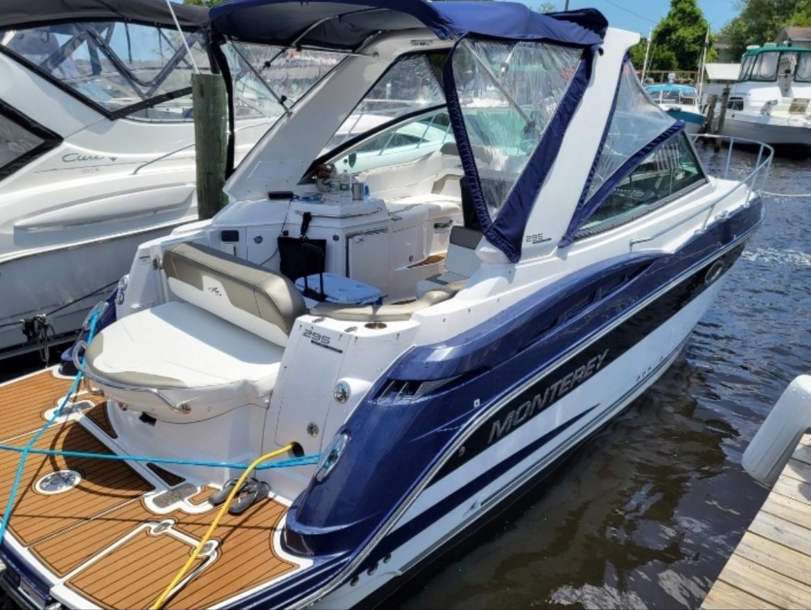 2018 monterey 295 sport yacht