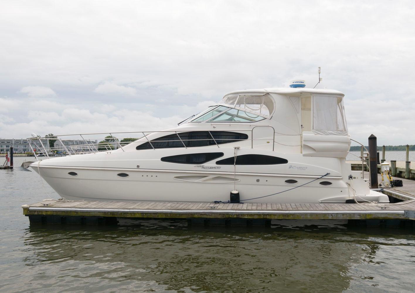 2005 Cruisers Yachts 405 Express Motoryacht Motor Yachts for sale