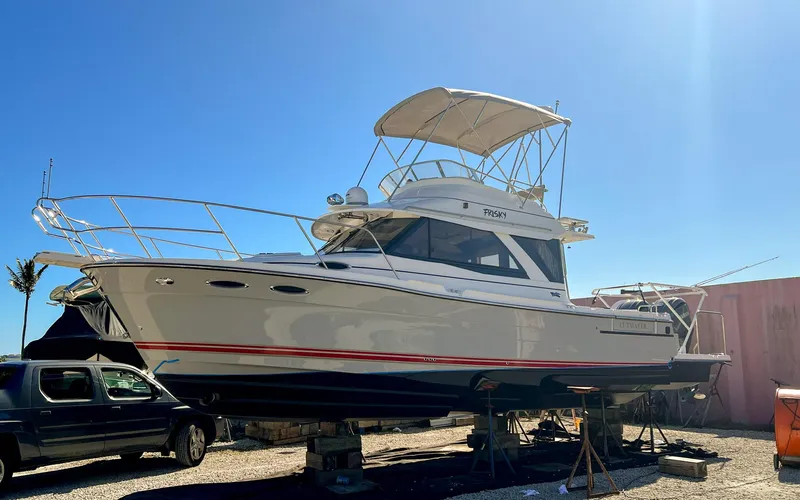 Frisky Yacht Photos Pics 2022 Cutwater C-32 CB - Frisky