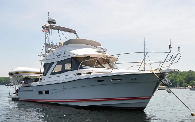 Frisky Yacht Photos Pics 2022 Cutwater C32 CB - Frisky