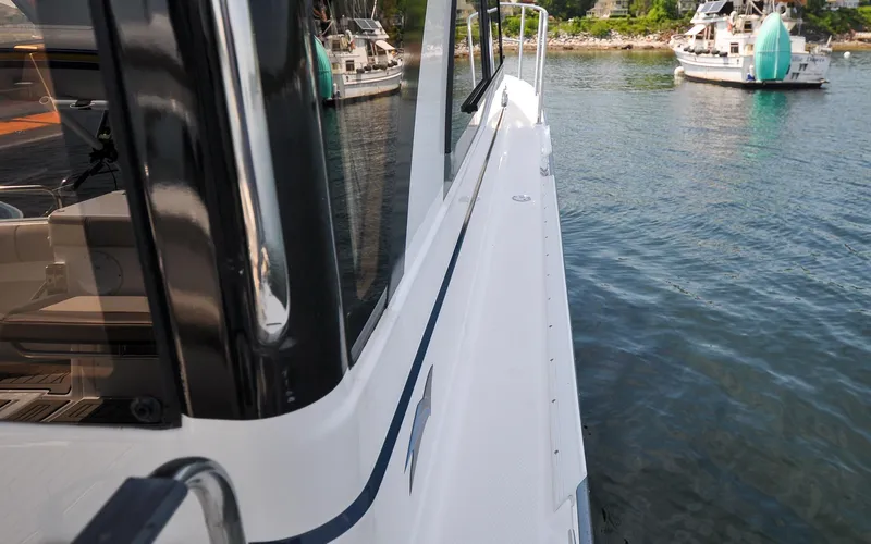 Frisky Yacht Photos Pics 2022 Cutwater C32 CB - Frisky