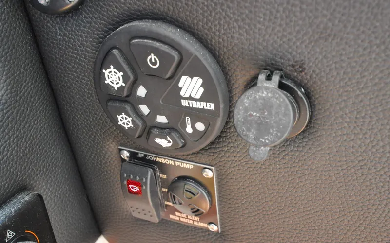 Frisky Yacht Photos Pics 2022 Cutwater C32 CB - Frisky