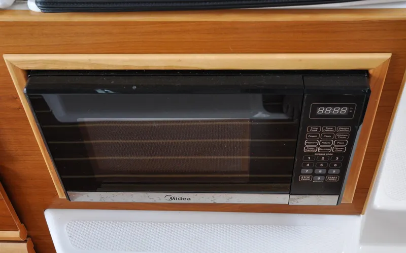 Frisky Yacht Photos Pics 2022 Cutwater C32 CB - Frisky