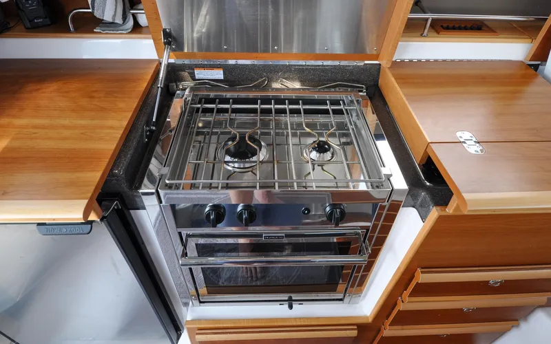 Frisky Yacht Photos Pics 2022 Cutwater C32 CB - Frisky