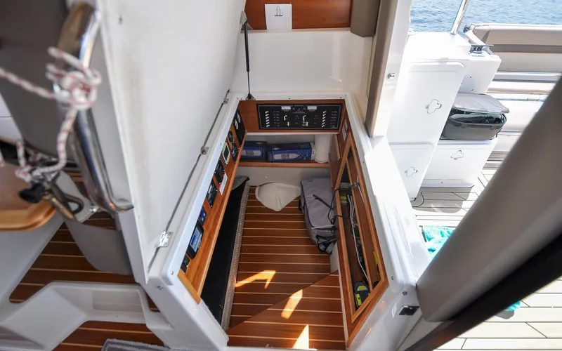 Frisky Yacht Photos Pics 2022 Cutwater C32 CB - Frisky