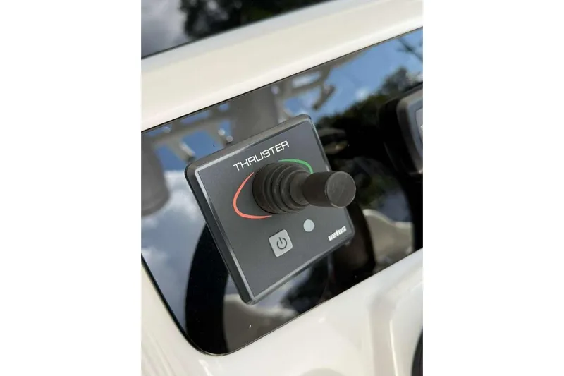  Yacht Photos Pics Joystick control panel on 2008 Hydra-Sports Vector 3500 VX boat.