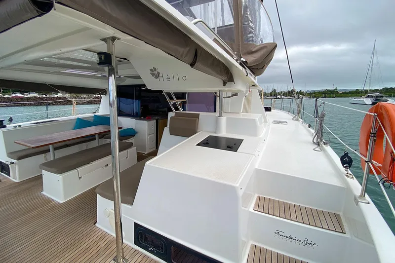 Yacht Photos Pics Fountaine Pajot Helia 44