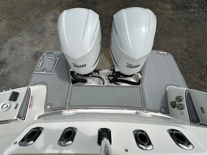  Yacht Photos Pics 2019 Regal 33 SAV boat with dual outboard engines, rear deck view.