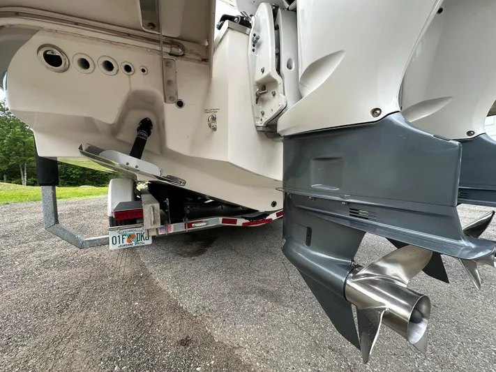  Yacht Photos Pics 2019 Regal 33 SAV boat on trailer, showing propellers and rear details.