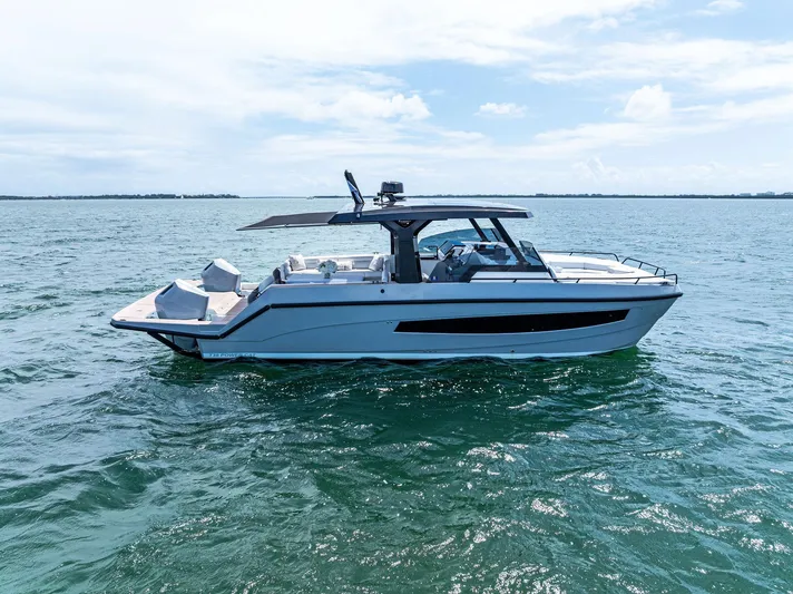 Zest Yacht Photos Pics 