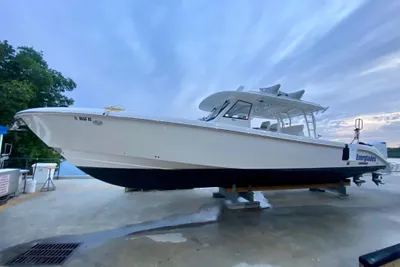 Everglades 435 Center Console