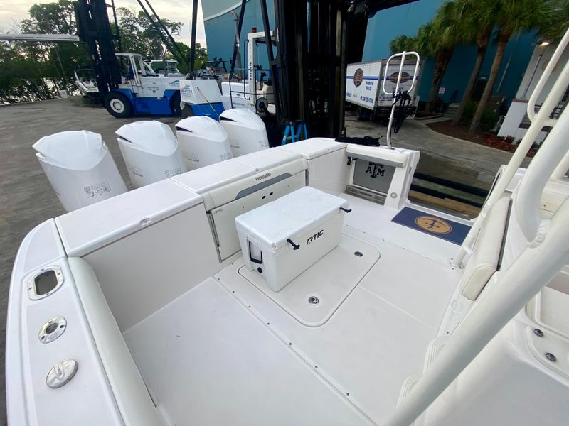 2016 Everglades 435 Center Console