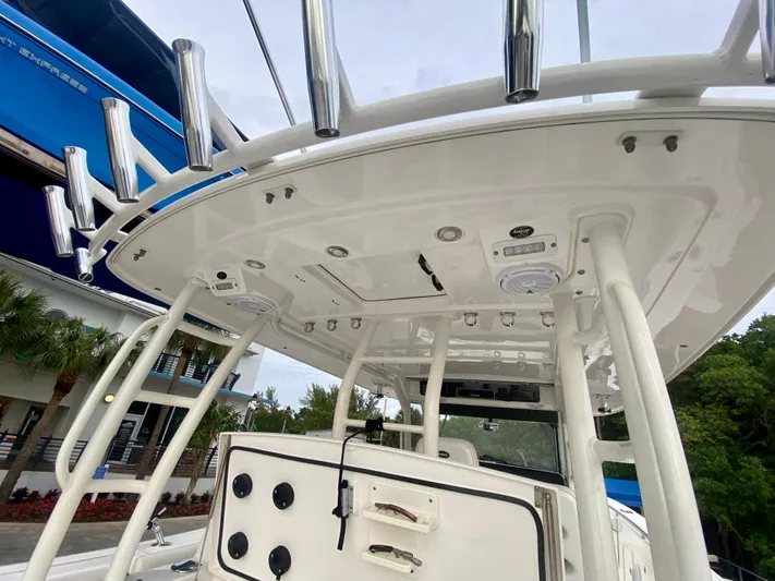 Wahooo Yacht Photos Pics 2016 Everglades 435 Center Console boat, featuring a sleek white helm and rod holders.