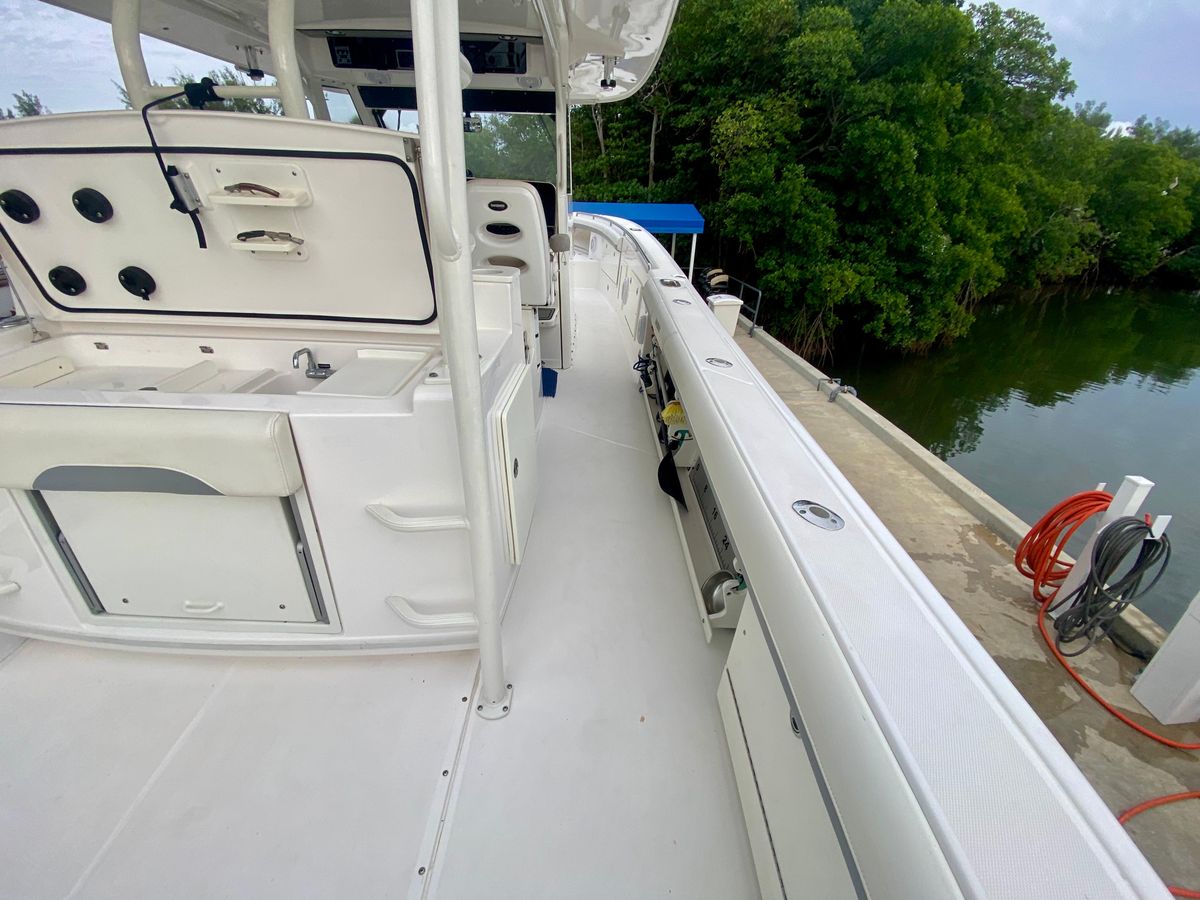 2016 Everglades 43 