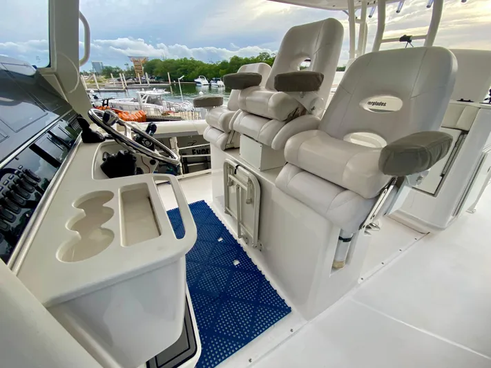 Wahooo Yacht Photos Pics Interior of 2016 Everglades 435 Center Console boat with helm seating and controls.