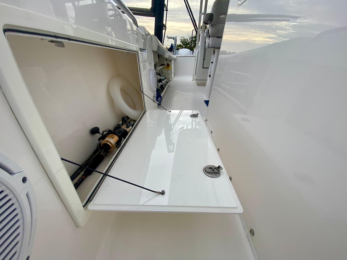 2016 Everglades 43 