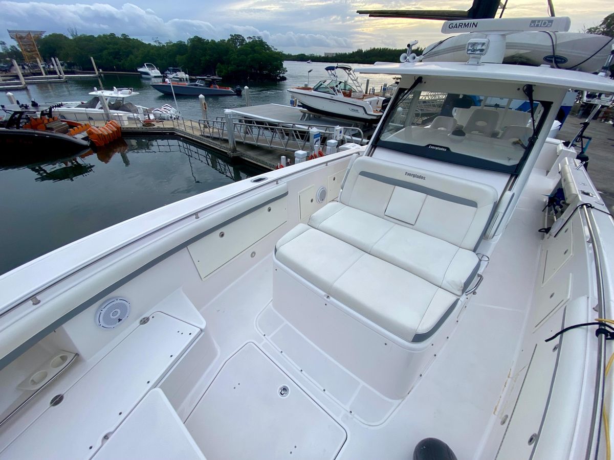 2016 Everglades 43 