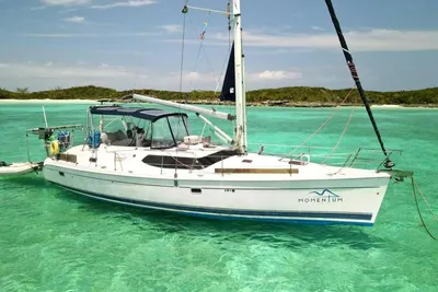 Hunter 45 Center Cockpit